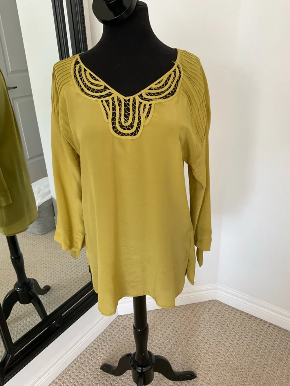 Anthropologie SILK BLOUSE Size Small GUC - Picture 1 of 6